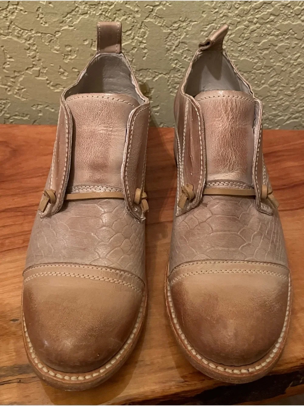 Freebird by Steven Women's Beige & Taupe Leather Slip-On Oxfords